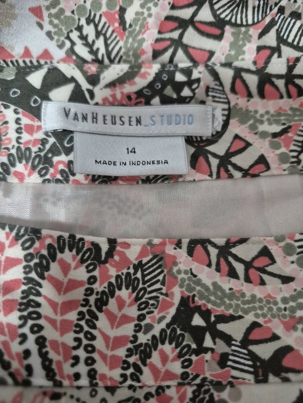 Van Heusen Studio Pink Paisley Print Pencil Skirt Size 14 - Picture 4 of 8